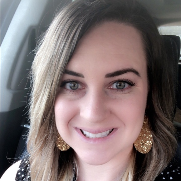 Meet your Posher, Megan - Picture 5 of 5